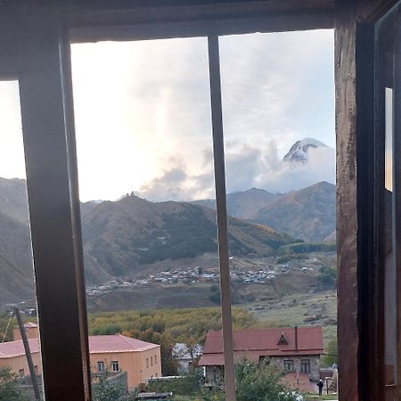 The White House Hotel Kazbegi Ruang foto