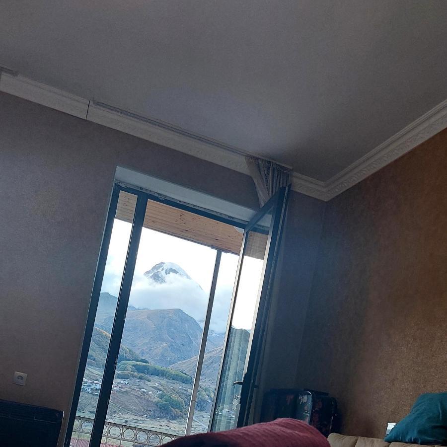 The White House Hotel Kazbegi Bagian luar foto