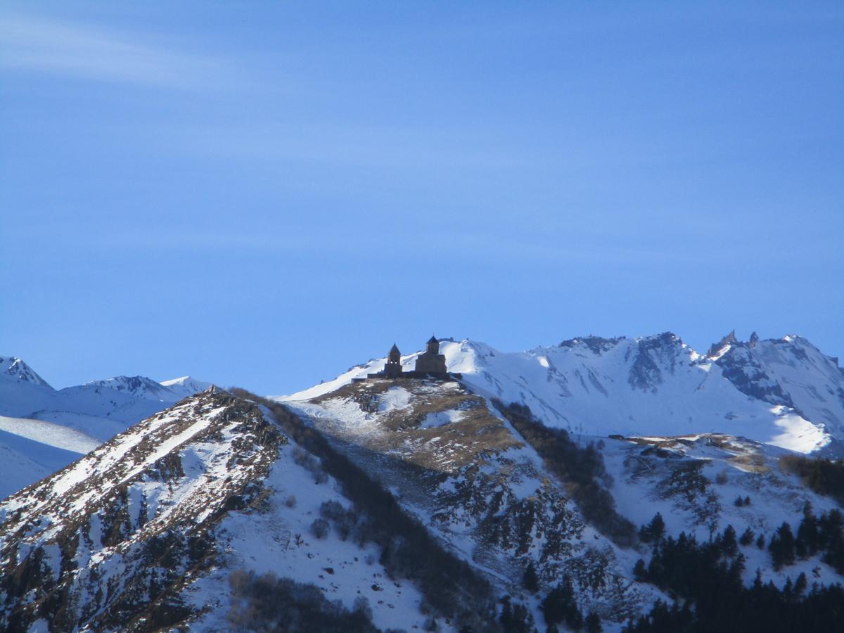 The White House Hotel Kazbegi Bagian luar foto