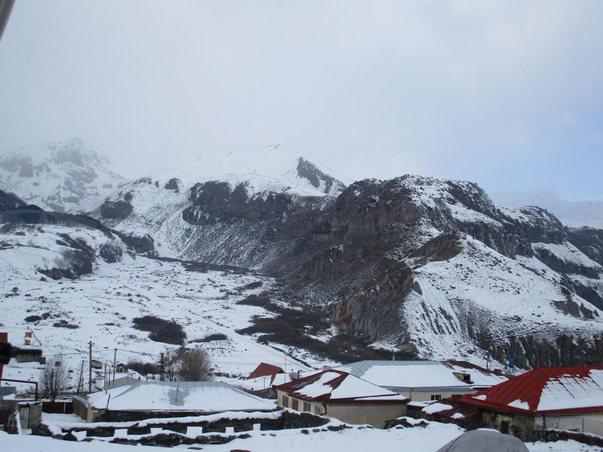 The White House Hotel Kazbegi Bagian luar foto