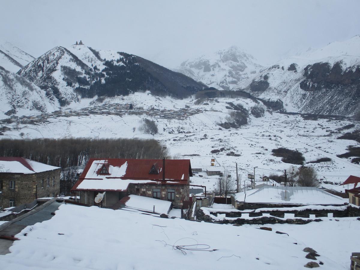 The White House Hotel Kazbegi Bagian luar foto